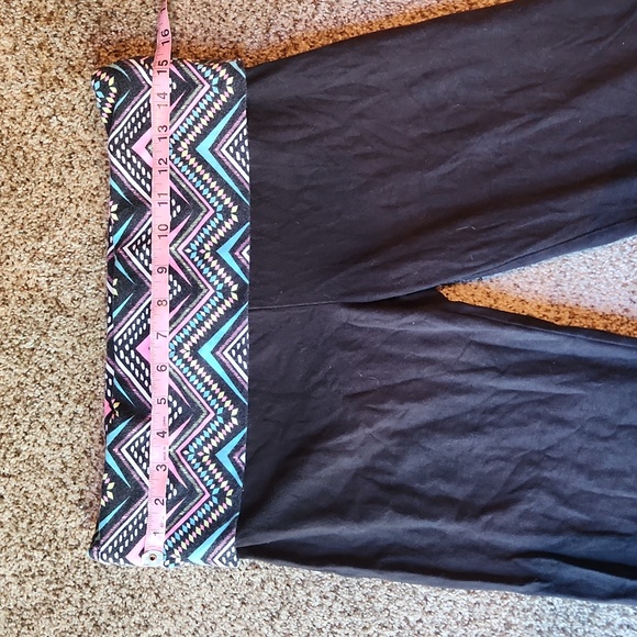 No Boundaries | Neon Fold Over Crops - Picture 4 of 9